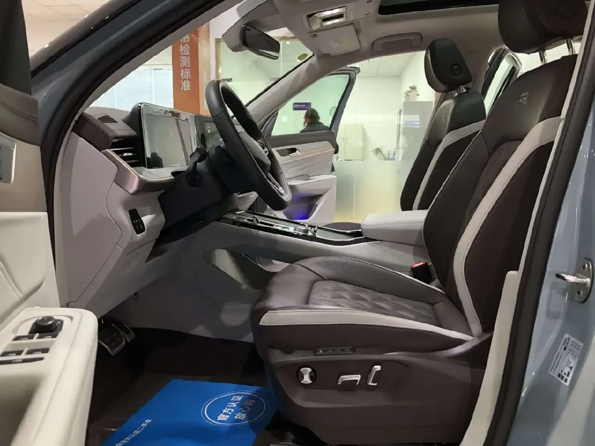 2023 Volkswagen Tavendor 2.0T 220HP L4 7DCT,autocango,china used car exporter,china ev exporter,chinese used car exporter,chinese used ev exporter