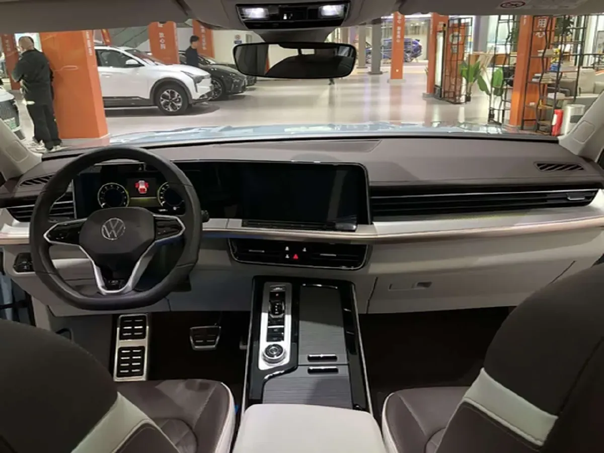 2023 Volkswagen Tavendor 2.0T 220HP L4 7DCT,autocango,china used car exporter,china ev exporter,chinese used car exporter,chinese used ev exporter