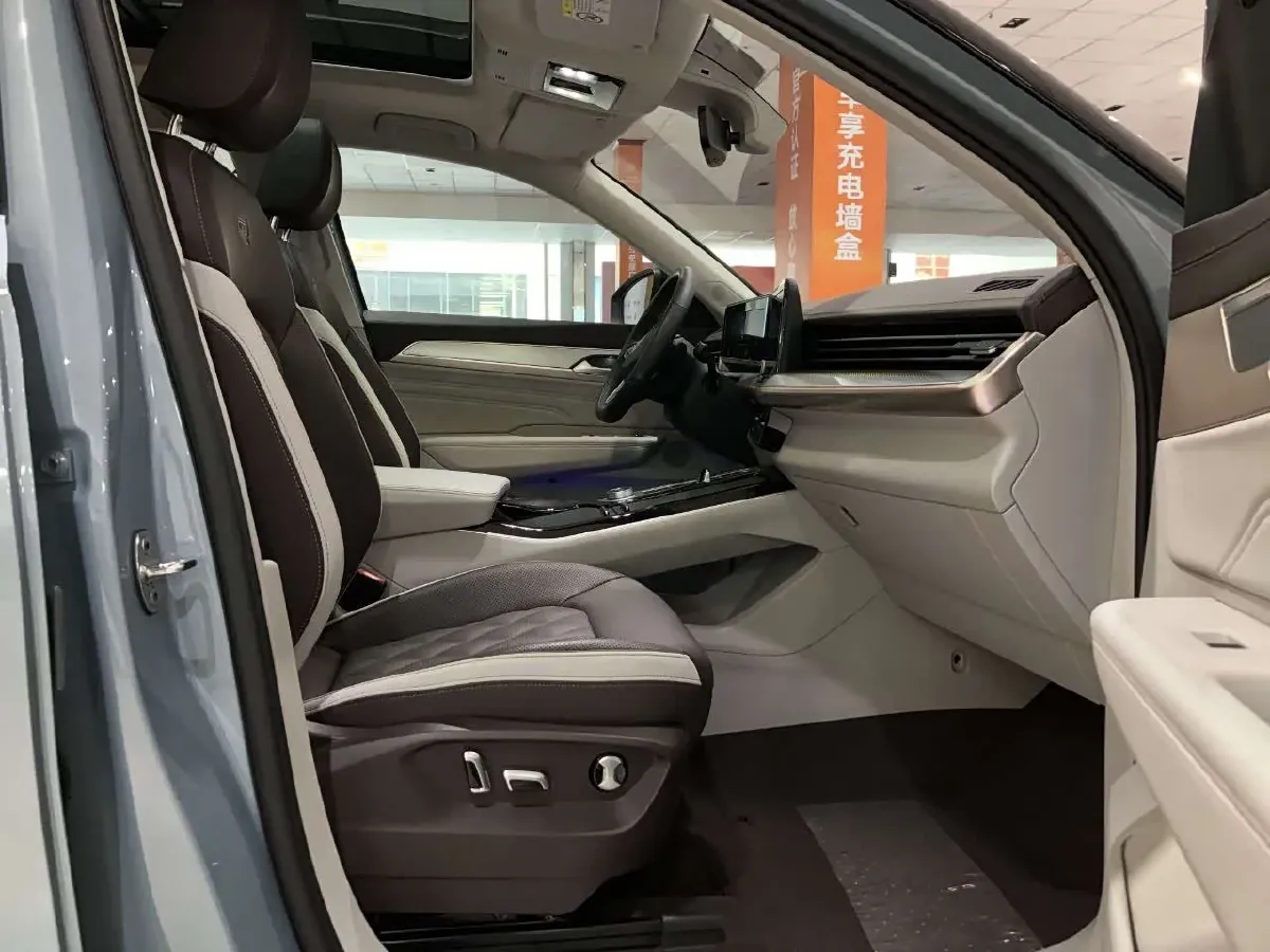 2023 Volkswagen Tavendor 2.0T 220HP L4 7DCT,autocango,china used car exporter,china ev exporter,chinese used car exporter,chinese used ev exporter