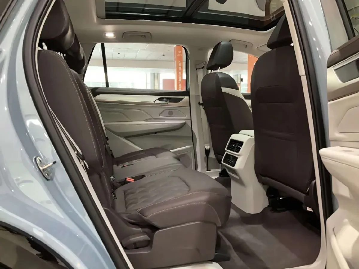 2023 Volkswagen Tavendor 2.0T 220HP L4 7DCT,autocango,china used car exporter,china ev exporter,chinese used car exporter,chinese used ev exporter