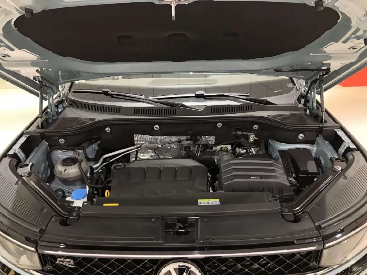 2023 Volkswagen Tavendor 2.0T 220HP L4 7DCT,autocango,china used car exporter,china ev exporter,chinese used car exporter,chinese used ev exporter