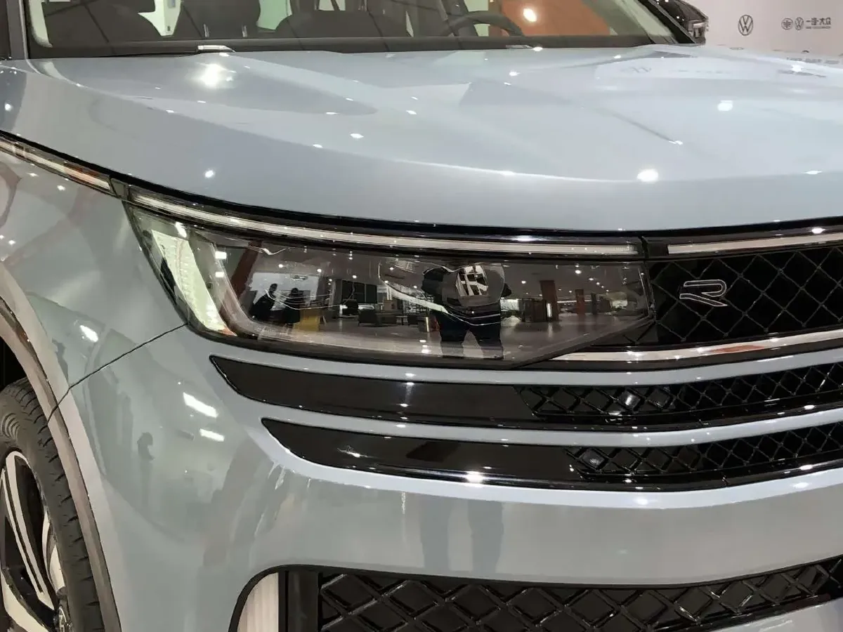 2023 Volkswagen Tavendor 2.0T 220HP L4 7DCT,autocango,china used car exporter,china ev exporter,chinese used car exporter,chinese used ev exporter