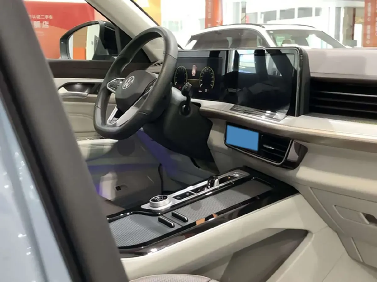 2023 Volkswagen Tavendor 2.0T 220HP L4 7DCT,autocango,china used car exporter,china ev exporter,chinese used car exporter,chinese used ev exporter