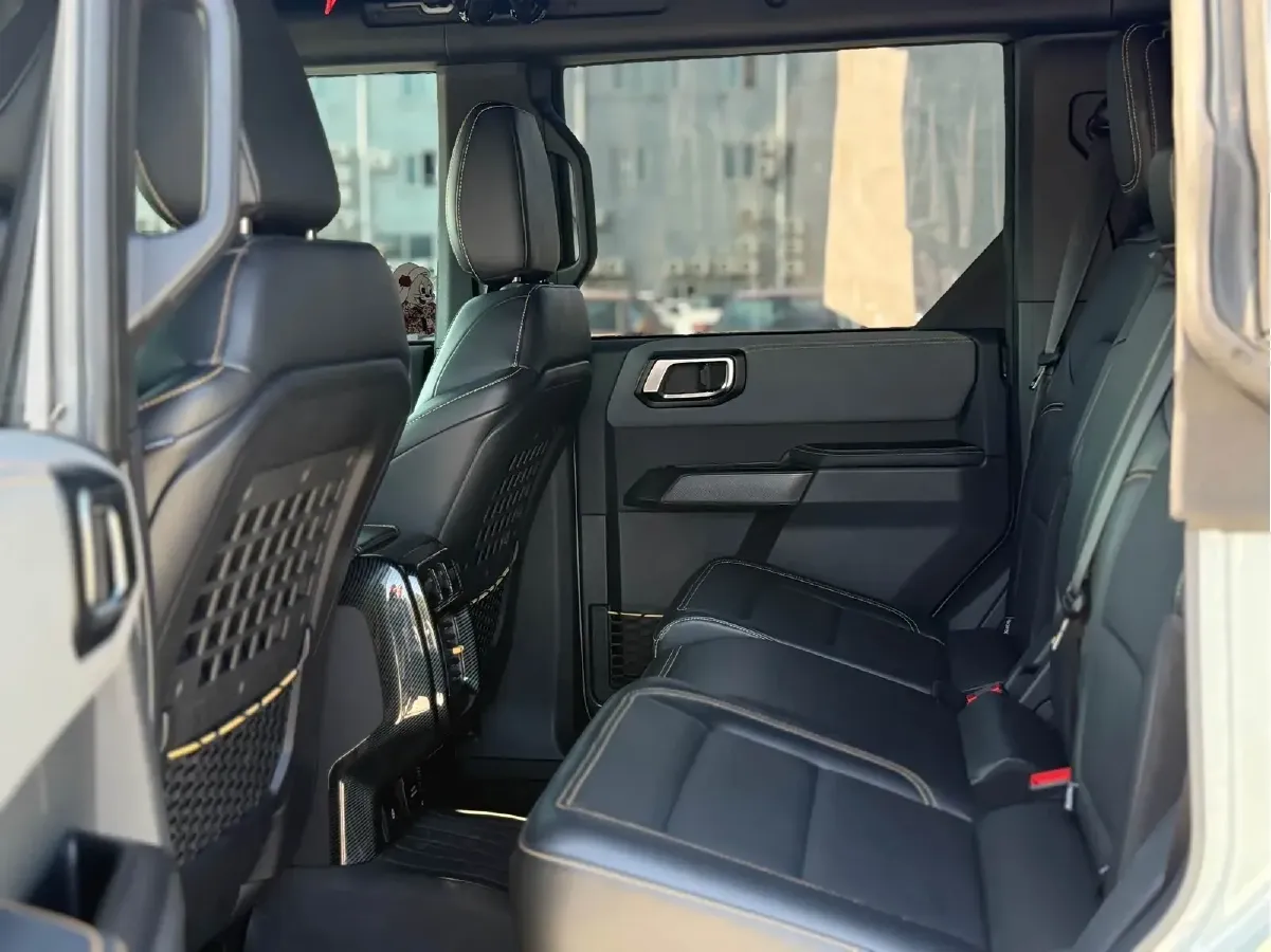 2024 Ford Bronco 2.3T 275HP L4 10AT,autocango,china used car exporter,china ev exporter,chinese used car exporter,chinese used ev exporter