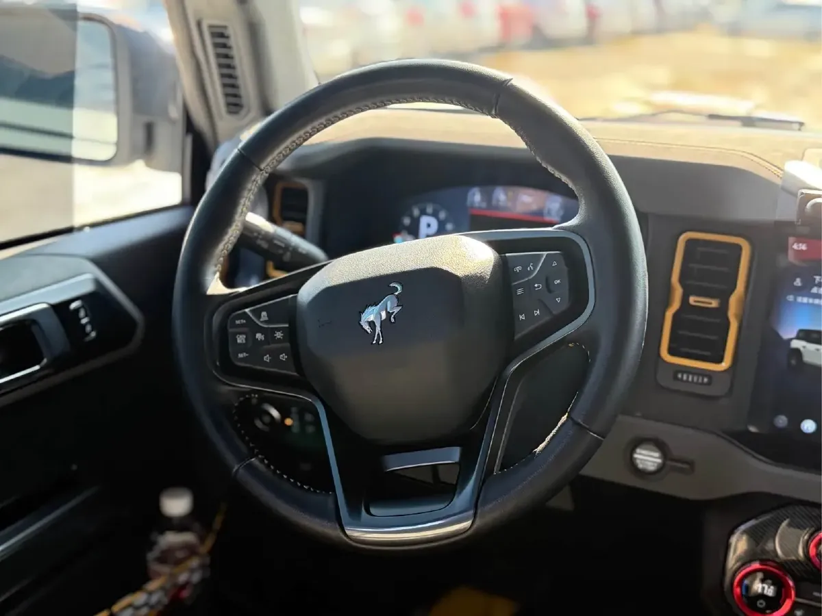 2024 Ford Bronco 2.3T 275HP L4 10AT,autocango,china used car exporter,china ev exporter,chinese used car exporter,chinese used ev exporter