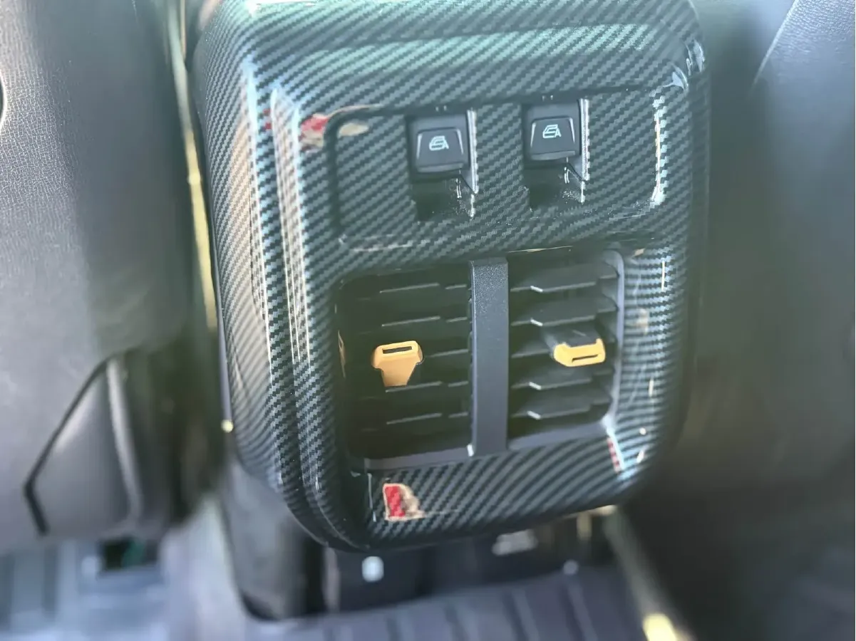 2024 Ford Bronco 2.3T 275HP L4 10AT,autocango,china used car exporter,china ev exporter,chinese used car exporter,chinese used ev exporter