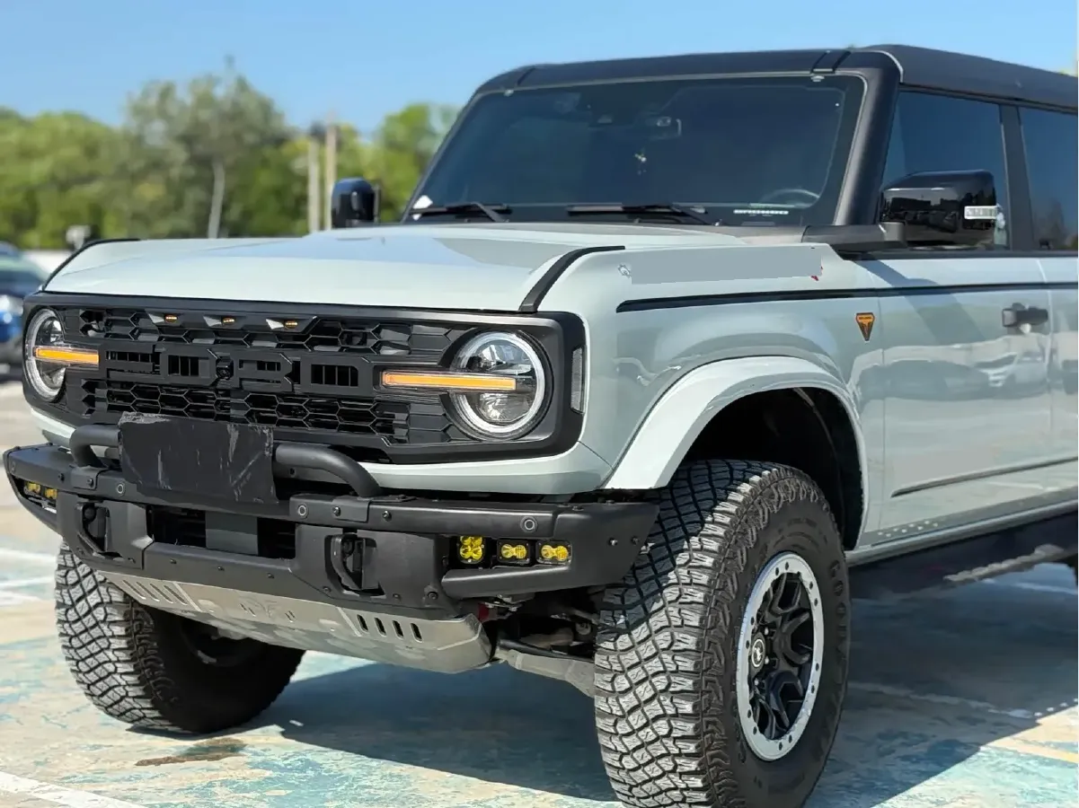 2024 Ford Bronco 2.3T 275HP L4 10AT,autocango,china used car exporter,china ev exporter,chinese used car exporter,chinese used ev exporter