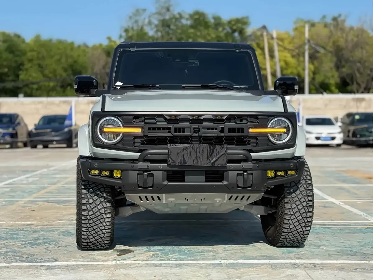 2024 Ford Bronco 2.3T 275HP L4 10AT,autocango,china used car exporter,china ev exporter,chinese used car exporter,chinese used ev exporter