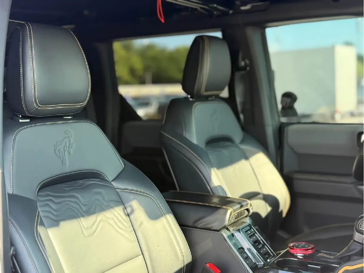 2024 Ford Bronco 2.3T 275HP L4 10AT,autocango,china used car exporter,china ev exporter,chinese used car exporter,chinese used ev exporter