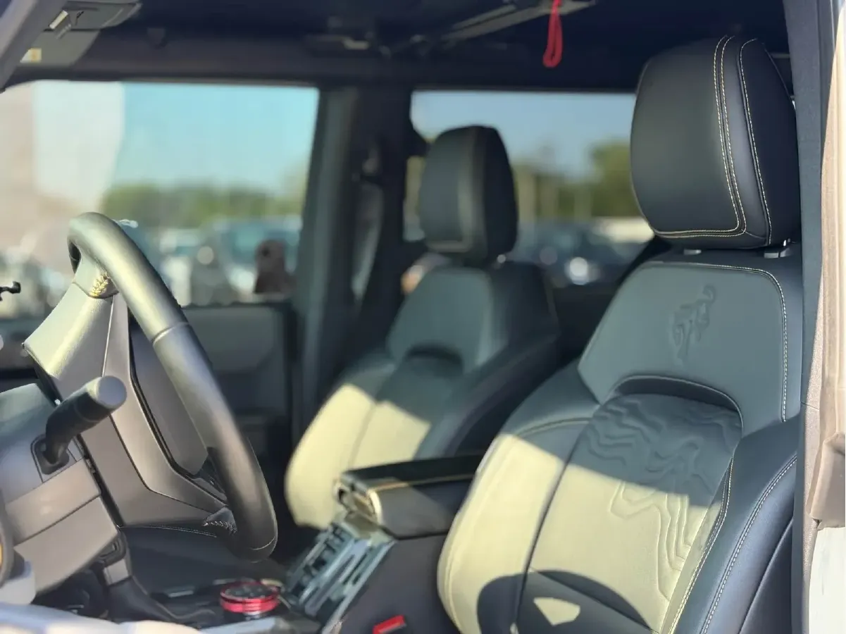 2024 Ford Bronco 2.3T 275HP L4 10AT,autocango,china used car exporter,china ev exporter,chinese used car exporter,chinese used ev exporter