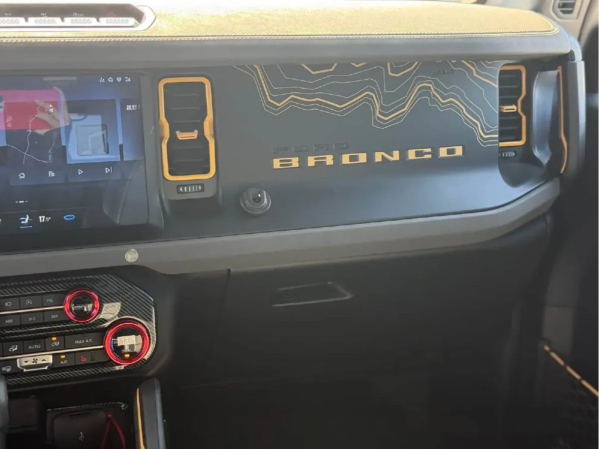 2024 Ford Bronco 2.3T 275HP L4 10AT,autocango,china used car exporter,china ev exporter,chinese used car exporter,chinese used ev exporter