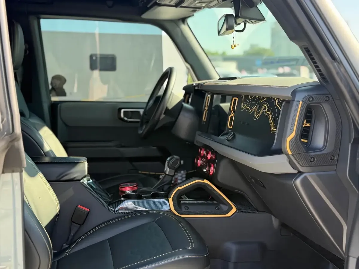 2024 Ford Bronco 2.3T 275HP L4 10AT,autocango,china used car exporter,china ev exporter,chinese used car exporter,chinese used ev exporter