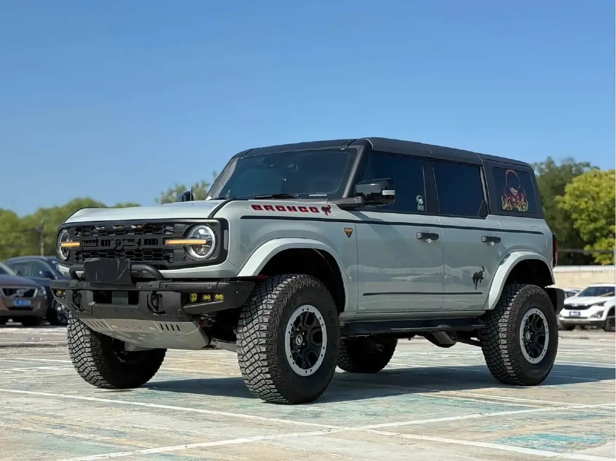 2024 Ford Bronco 2.3T 275HP L4 10AT,autocango,china used car exporter,china ev exporter,chinese used car exporter,chinese used ev exporter