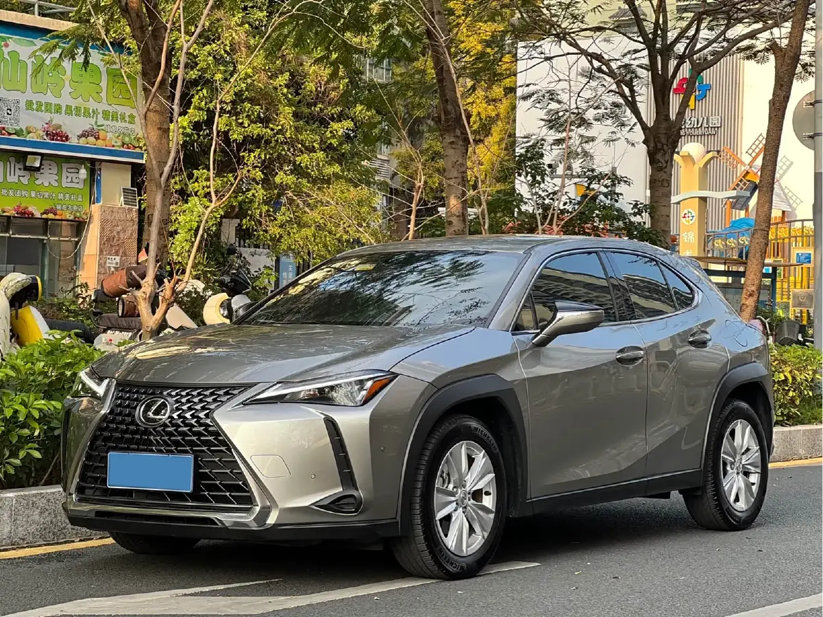 2024 Lexus UX 2.0L 152HP L4 E-CVT Hybrid