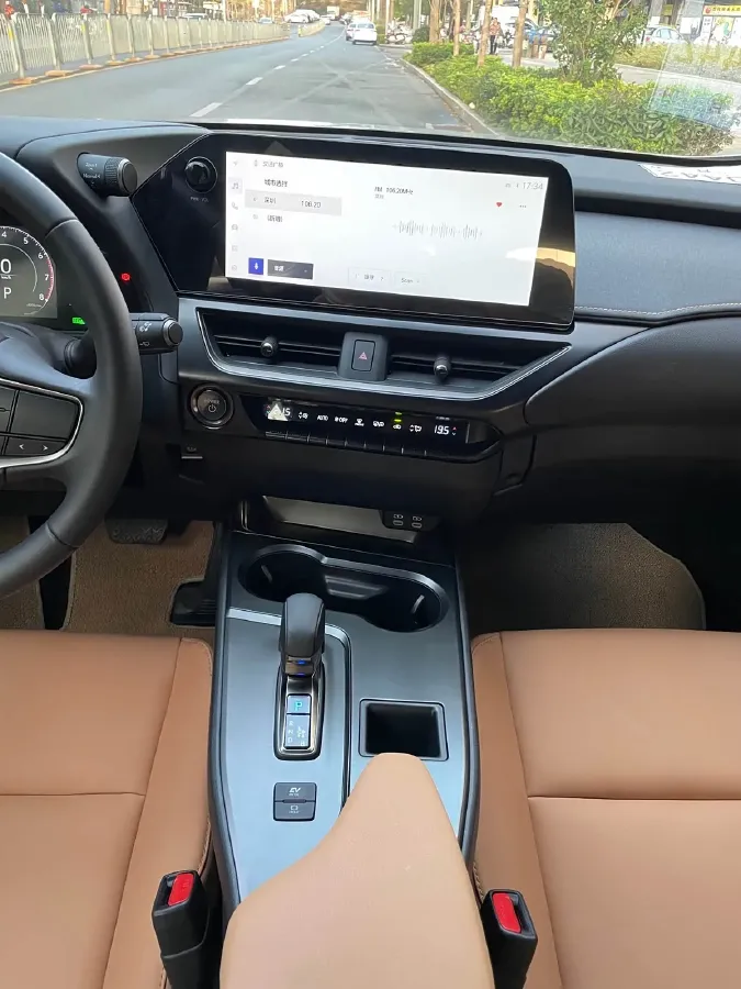 2024 Lexus UX 2.0L 152HP L4 E-CVT Hybrid,autocango,china used car exporter,china ev exporter,chinese used car exporter,chinese used ev exporter