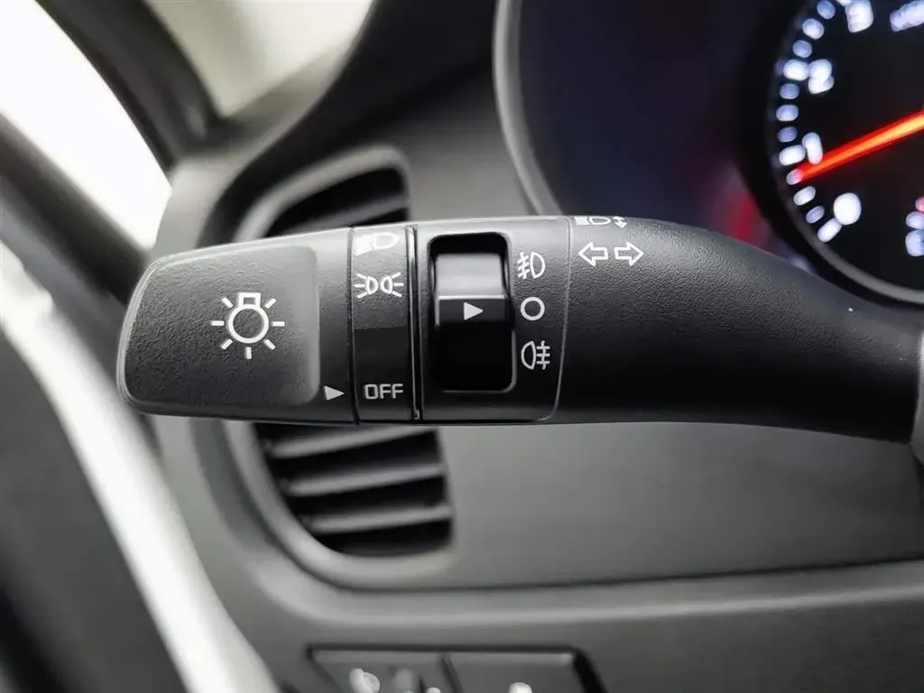 2017 Kia KX Cross 1.4L 100HP L4 6AT,autocango,china used car exporter,china ev exporter,chinese used car exporter,chinese used ev exporter