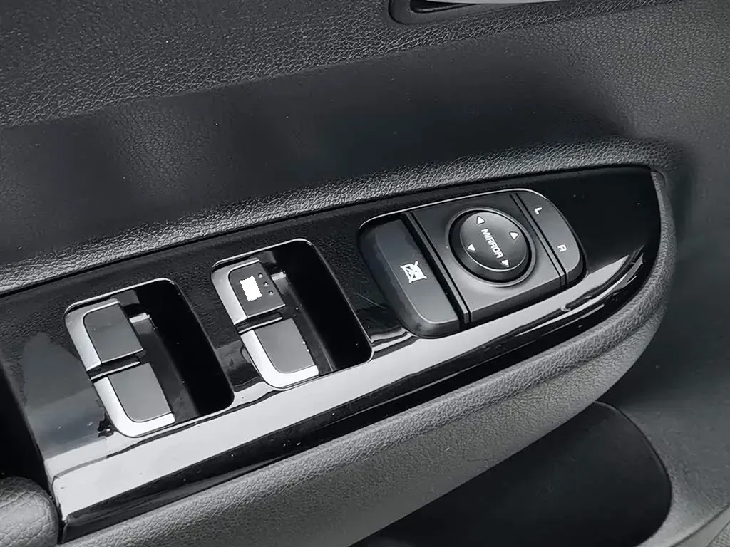 2017 Kia KX Cross 1.4L 100HP L4 6AT,autocango,china used car exporter,china ev exporter,chinese used car exporter,chinese used ev exporter