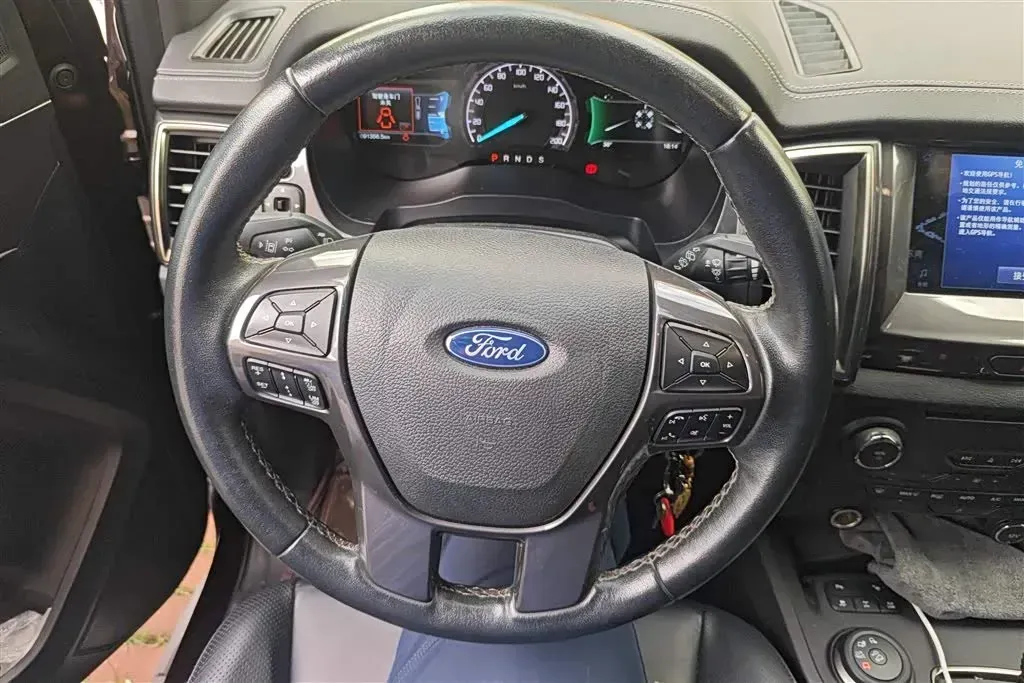 2017 Ford Everest 2.0T 245HP L4 6AT,autocango,china used car exporter,china ev exporter,chinese used car exporter,chinese used ev exporter