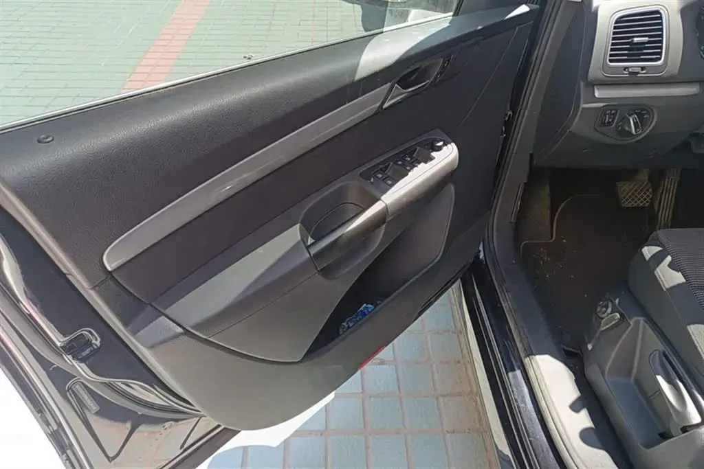 2014 Volkswagen Sharan 2.0T 200HP L4 6DCT,autocango,china used car exporter,china ev exporter,chinese used car exporter,chinese used ev exporter