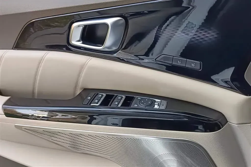 2021 Kia Carnival 2.0T 233HP L4 8AT,autocango,china used car exporter,china ev exporter,chinese used car exporter,chinese used ev exporter