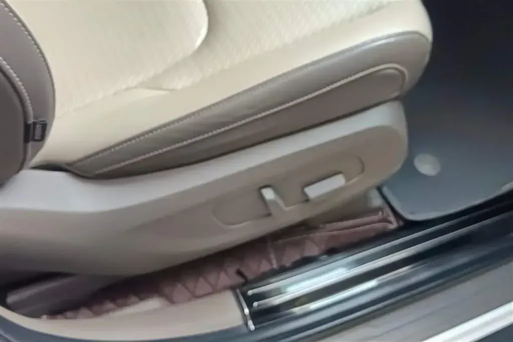 2021 Kia Carnival 2.0T 233HP L4 8AT,autocango,china used car exporter,china ev exporter,chinese used car exporter,chinese used ev exporter