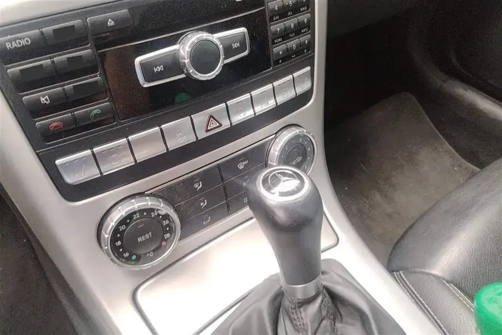 2011 Mercedes-Benz SLK Class 1.8T 184HP L4 7AT,autocango,china used car exporter,china ev exporter,chinese used car exporter,chinese used ev exporter