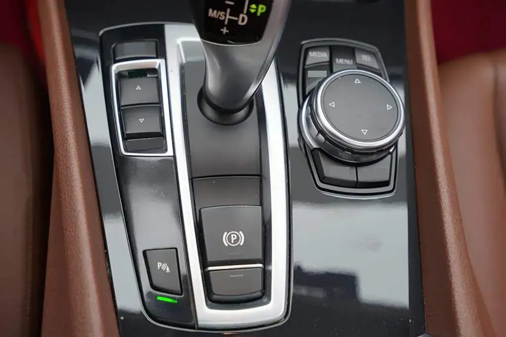 2015 BMW 5 Series GT 2.0T 245HP L4 8AT,autocango,china used car exporter,china ev exporter,chinese used car exporter,chinese used ev exporter