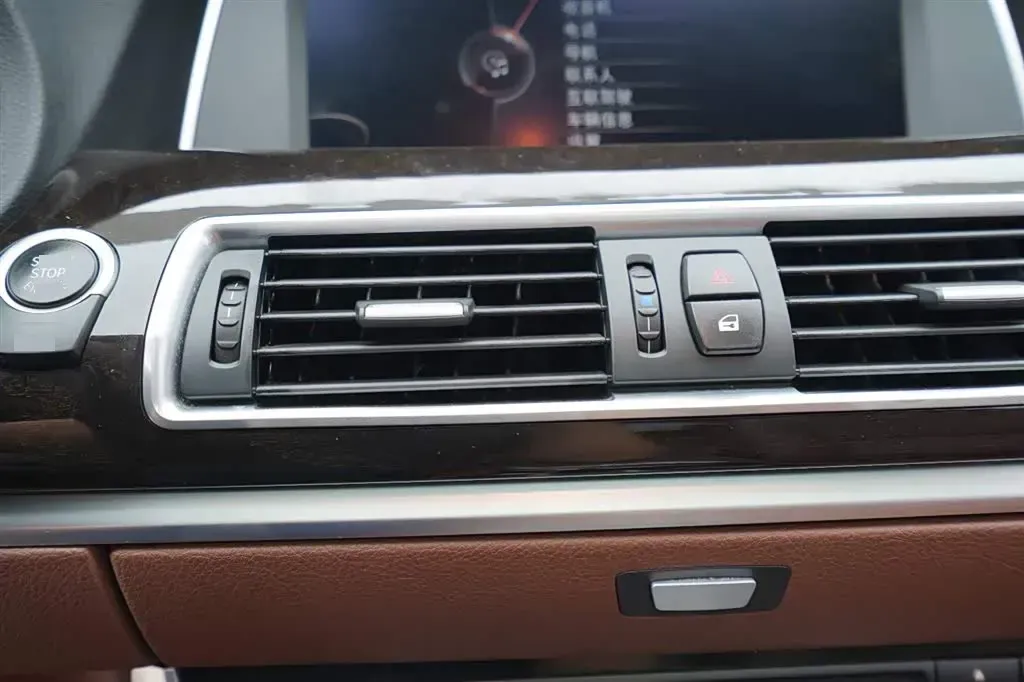 2015 BMW 5 Series GT 2.0T 245HP L4 8AT,autocango,china used car exporter,china ev exporter,chinese used car exporter,chinese used ev exporter