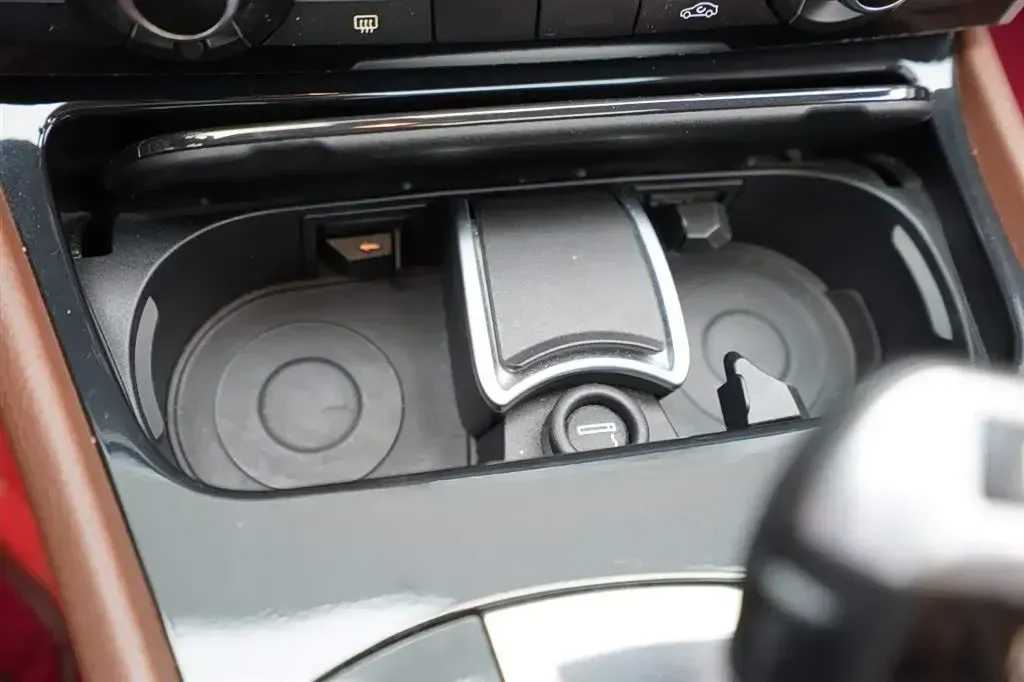 2015 BMW 5 Series GT 2.0T 245HP L4 8AT,autocango,china used car exporter,china ev exporter,chinese used car exporter,chinese used ev exporter