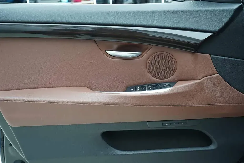 2015 BMW 5 Series GT 2.0T 245HP L4 8AT,autocango,china used car exporter,china ev exporter,chinese used car exporter,chinese used ev exporter