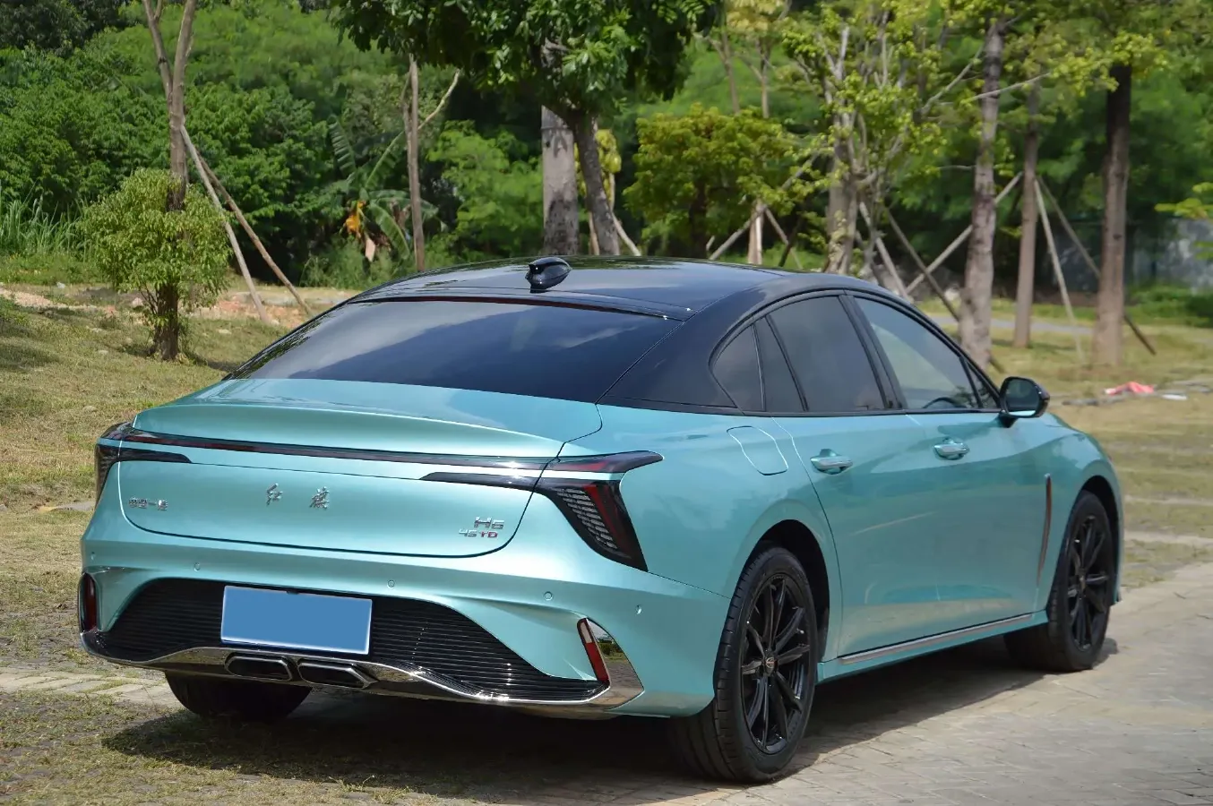 2023 HongQi H6 2.0T 252HP L4 8AT,autocango,china used car exporter,china ev exporter,chinese used car exporter,chinese used ev exporter