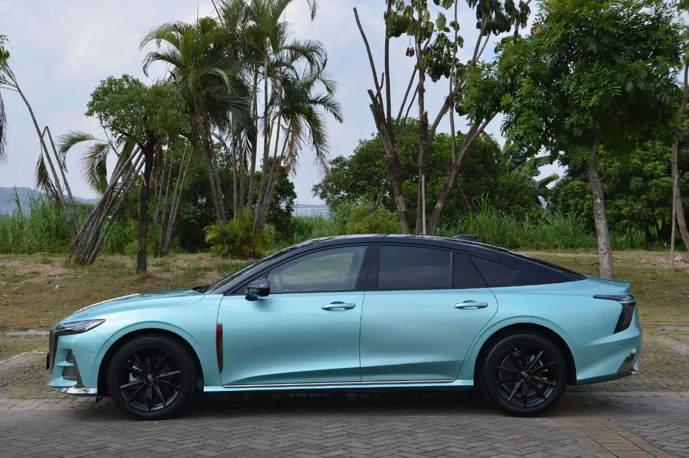 2023 HongQi H6 2.0T 252HP L4 8AT,autocango,china used car exporter,china ev exporter,chinese used car exporter,chinese used ev exporter