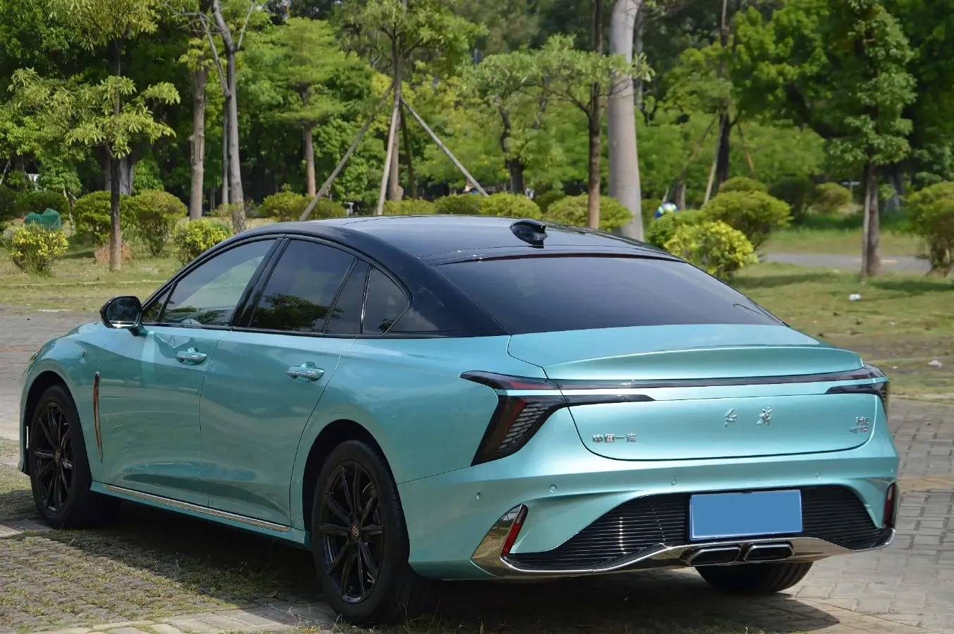 2023 HongQi H6 2.0T 252HP L4 8AT,autocango,china used car exporter,china ev exporter,chinese used car exporter,chinese used ev exporter