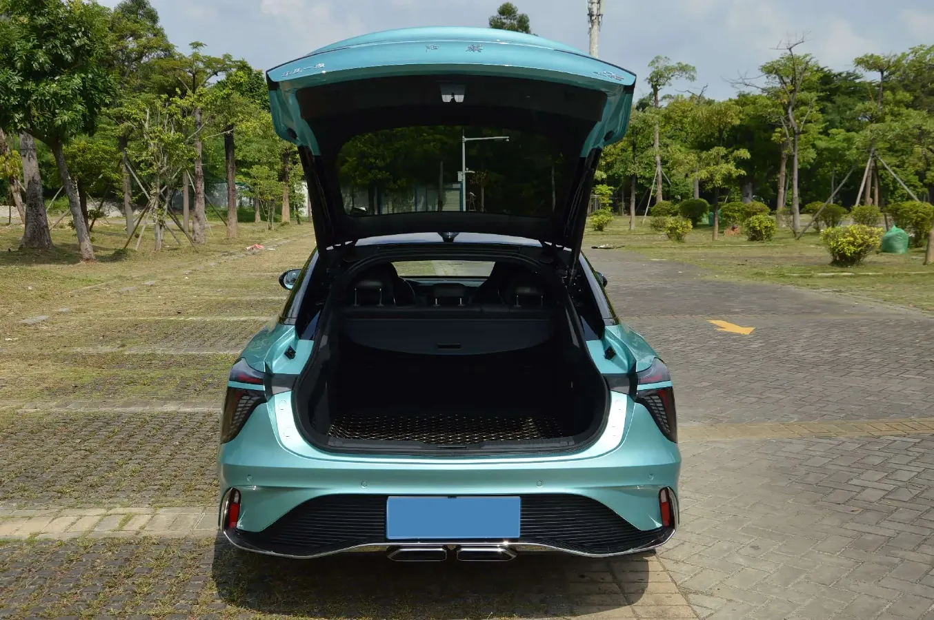 2023 HongQi H6 2.0T 252HP L4 8AT,autocango,china used car exporter,china ev exporter,chinese used car exporter,chinese used ev exporter