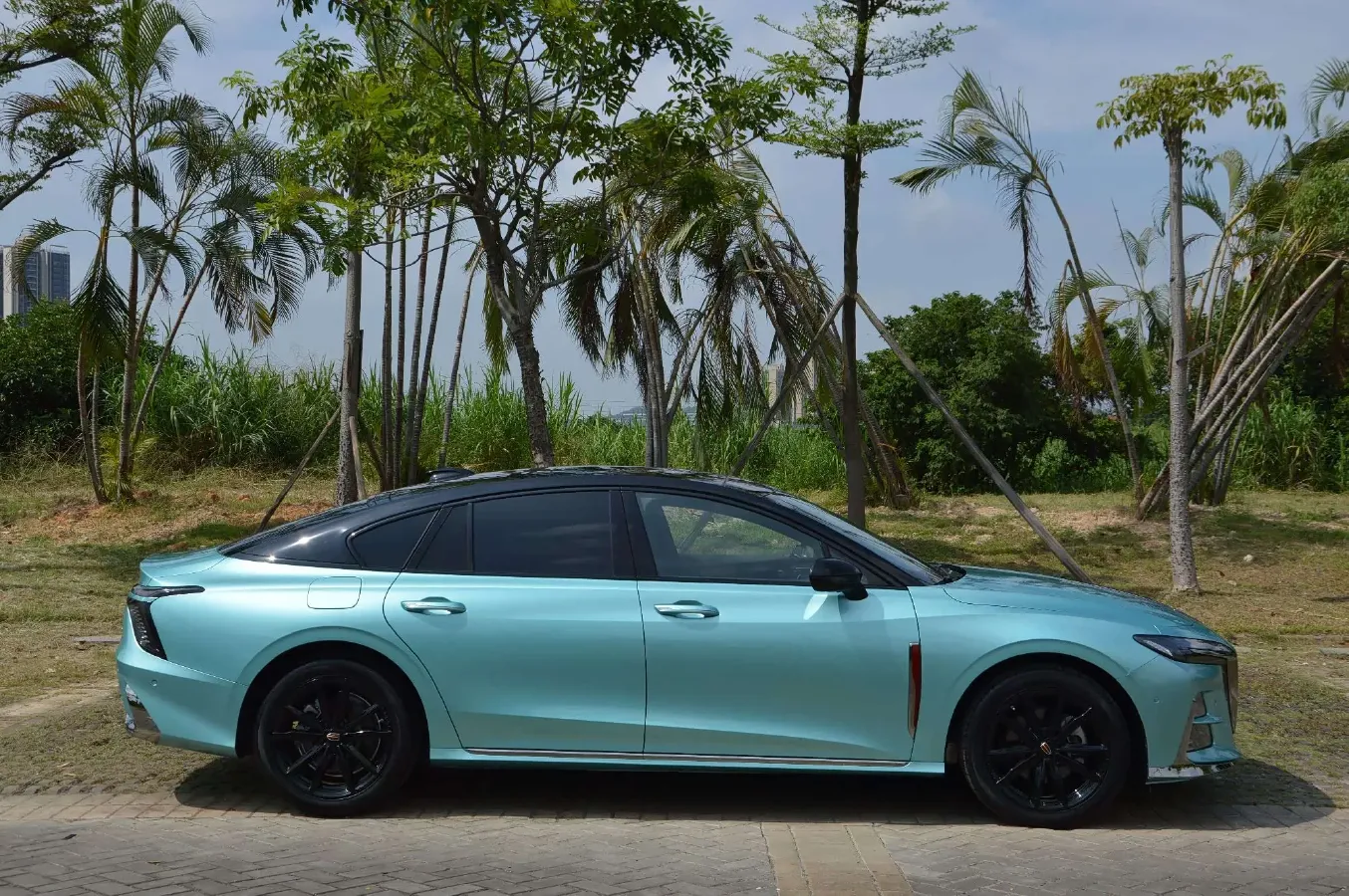 2023 HongQi H6 2.0T 252HP L4 8AT,autocango,china used car exporter,china ev exporter,chinese used car exporter,chinese used ev exporter