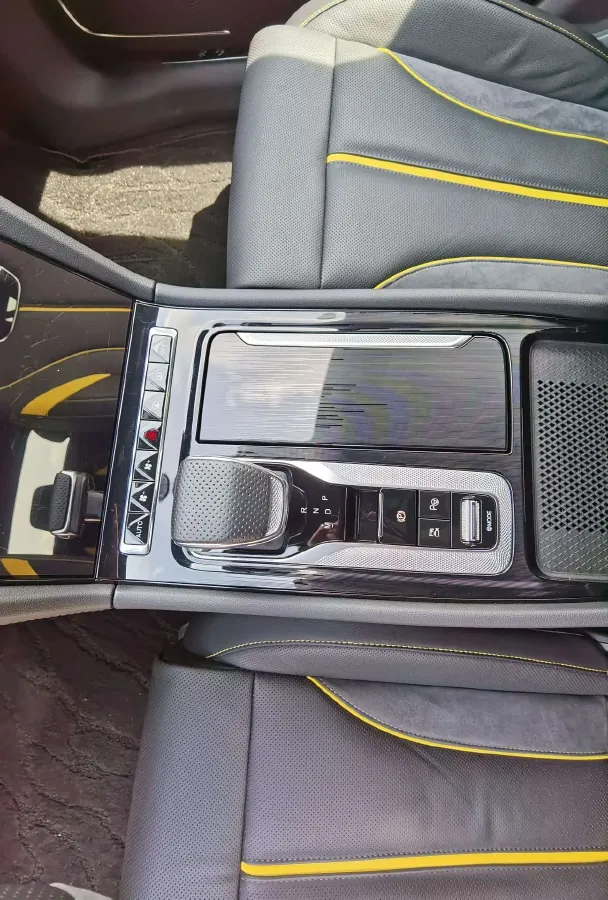 2023 HongQi H6 2.0T 252HP L4 8AT,autocango,china used car exporter,china ev exporter,chinese used car exporter,chinese used ev exporter