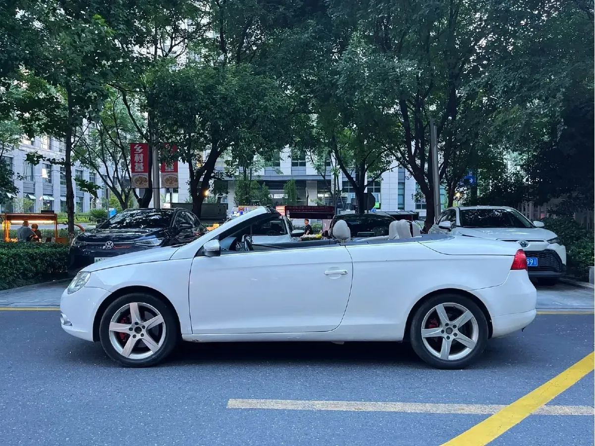 2010 Volkswagen Eos 2.0T 200HP L4 6DCT,autocango,china used car exporter,china ev exporter,chinese used car exporter,chinese used ev exporter