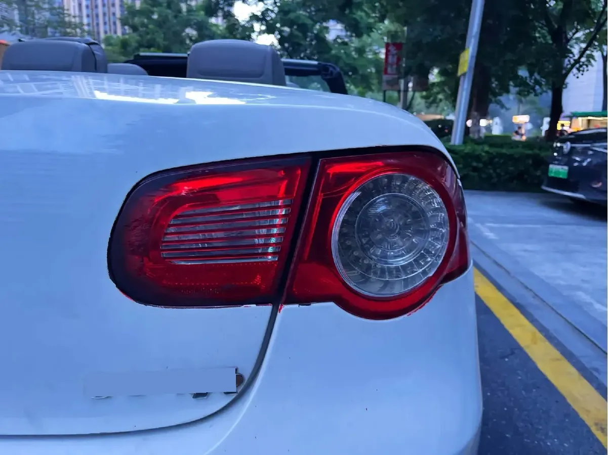 2010 Volkswagen Eos 2.0T 200HP L4 6DCT,autocango,china used car exporter,china ev exporter,chinese used car exporter,chinese used ev exporter