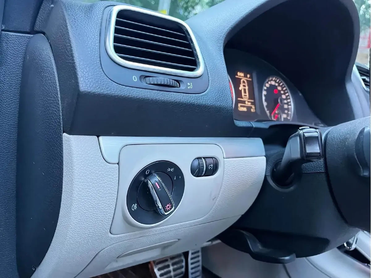 2010 Volkswagen Eos 2.0T 200HP L4 6DCT,autocango,china used car exporter,china ev exporter,chinese used car exporter,chinese used ev exporter