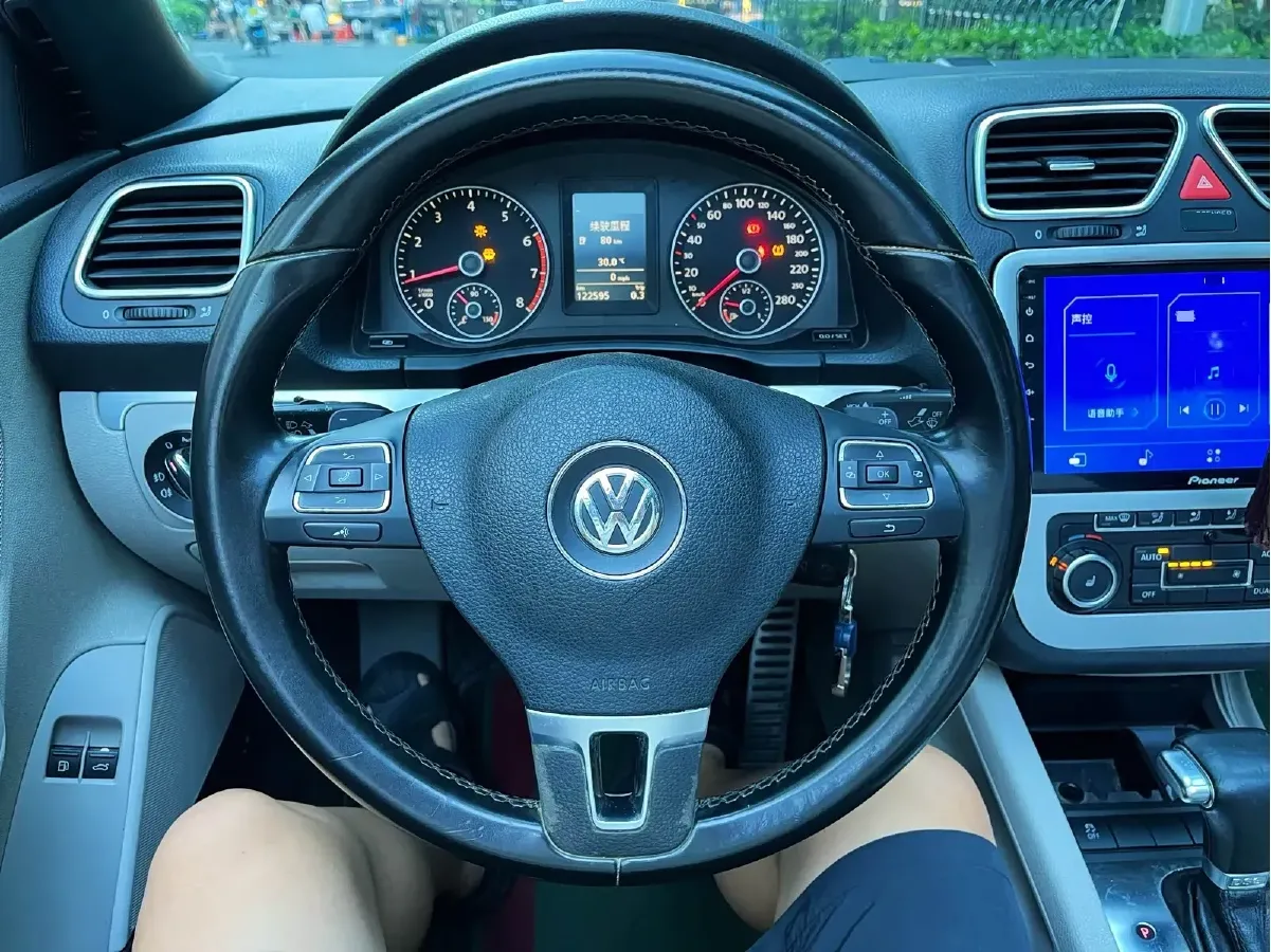 2010 Volkswagen Eos 2.0T 200HP L4 6DCT,autocango,china used car exporter,china ev exporter,chinese used car exporter,chinese used ev exporter