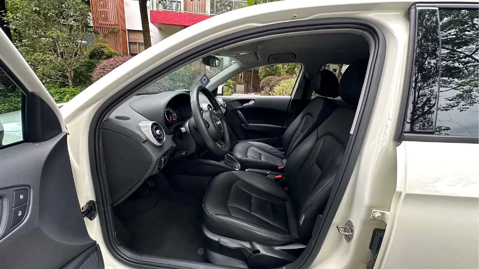 2013 Audi A1 1.4T 122HP L4 7DCT,autocango,china used car exporter,china ev exporter,chinese used car exporter,chinese used ev exporter