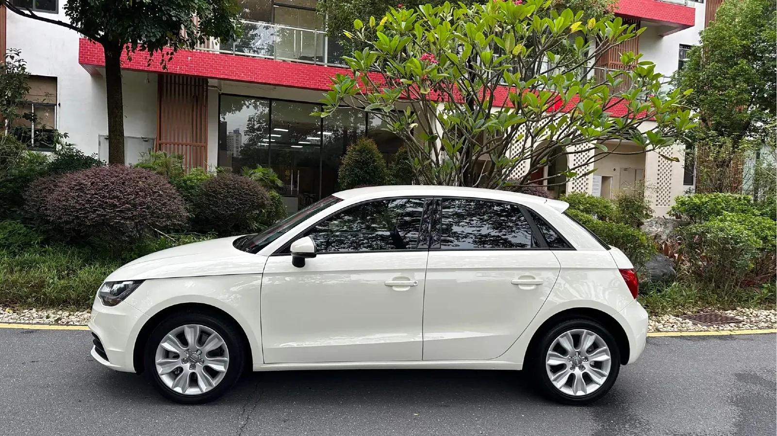 2013 Audi A1 1.4T 122HP L4 7DCT,autocango,china used car exporter,china ev exporter,chinese used car exporter,chinese used ev exporter