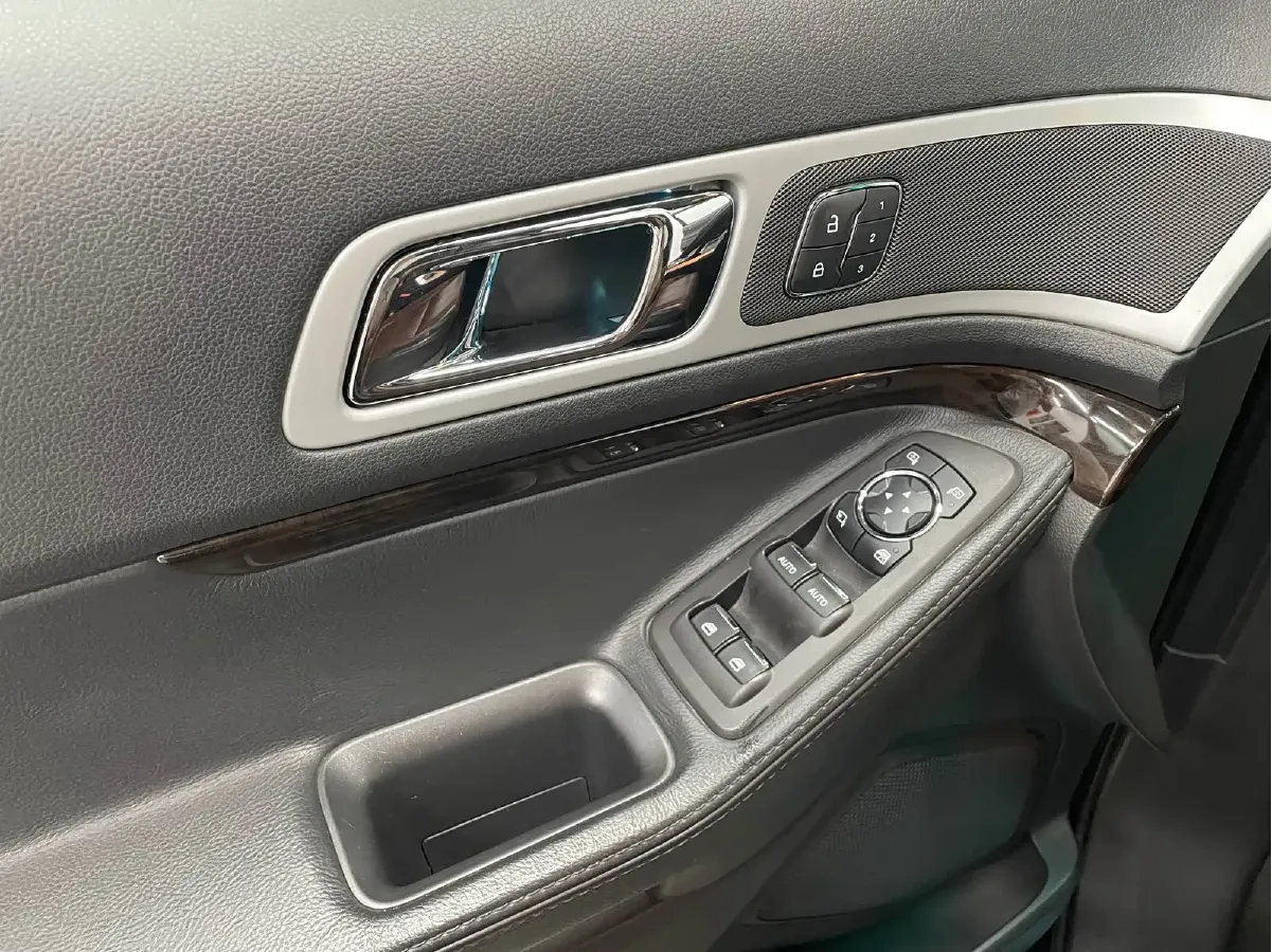 2013 Ford Explorer 3.5L 291HP V6 6AT,autocango,china used car exporter,china ev exporter,chinese used car exporter,chinese used ev exporter