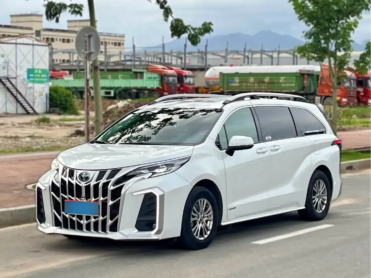 2023 Toyota Sienna 2.5L 189HP L4 E-CVT Hybrid