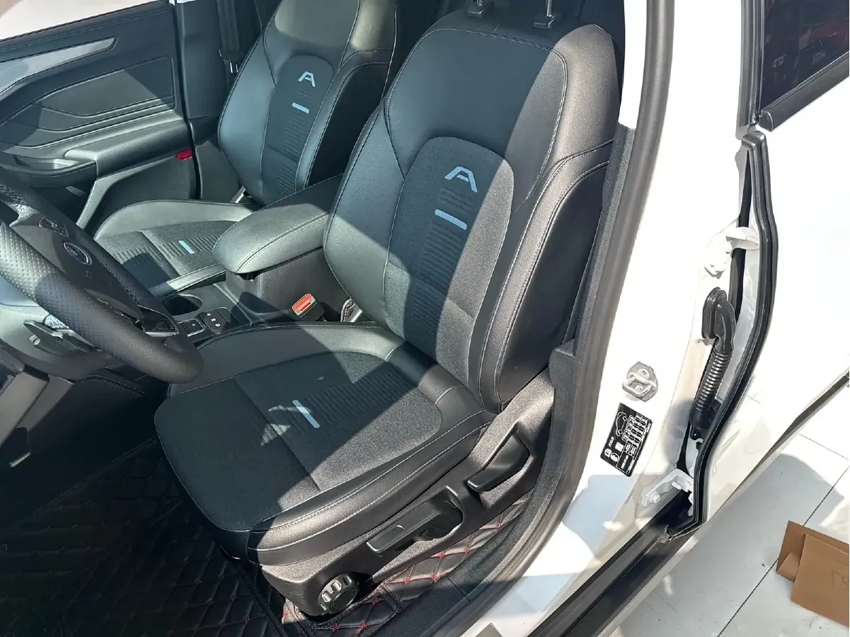 2021 Ford Focus Active 1.5T 174HP L3 8AT,autocango,china used car exporter,china ev exporter,chinese used car exporter,chinese used ev exporter