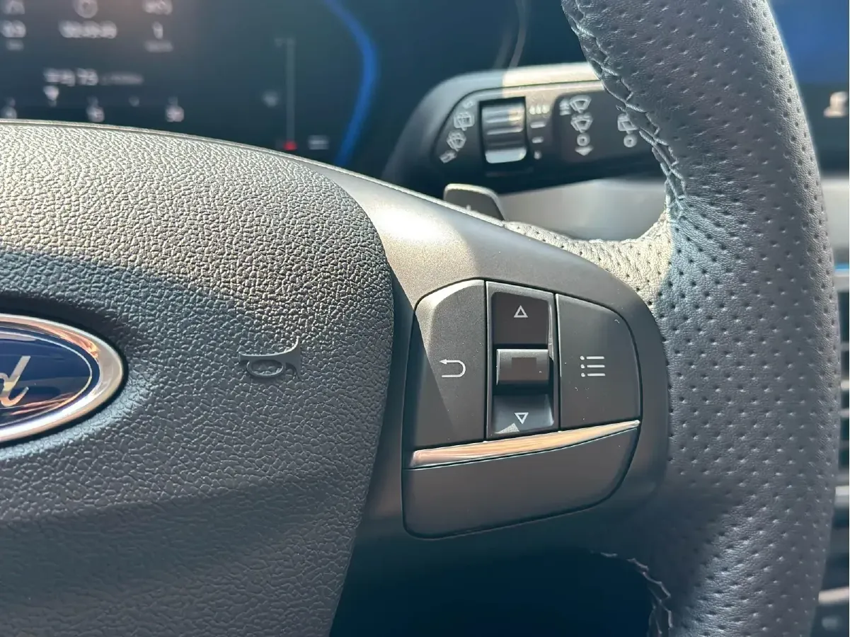 2021 Ford Focus Active 1.5T 174HP L3 8AT,autocango,china used car exporter,china ev exporter,chinese used car exporter,chinese used ev exporter