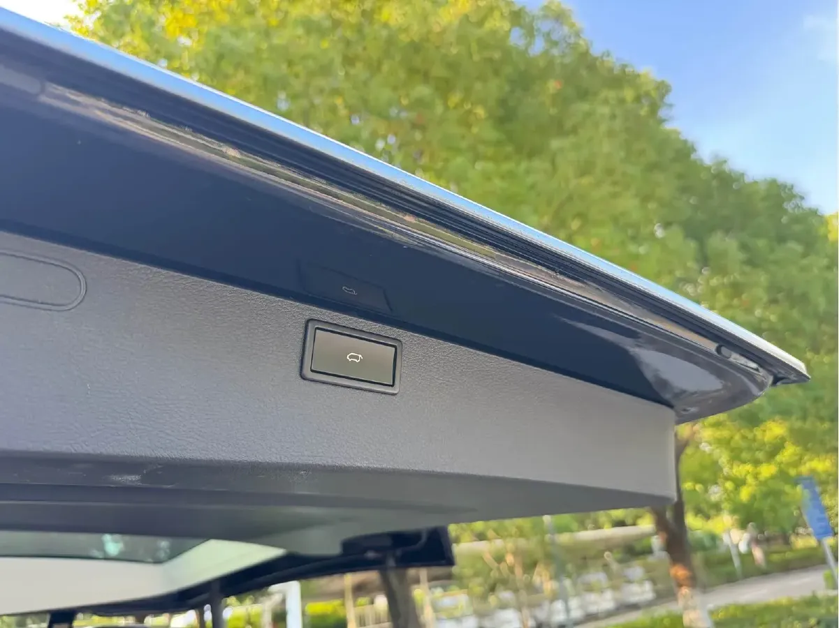 2018 Volkswagen Multivan 2.0T 204HP L4 7DCT,autocango,china used car exporter,china ev exporter,chinese used car exporter,chinese used ev exporter