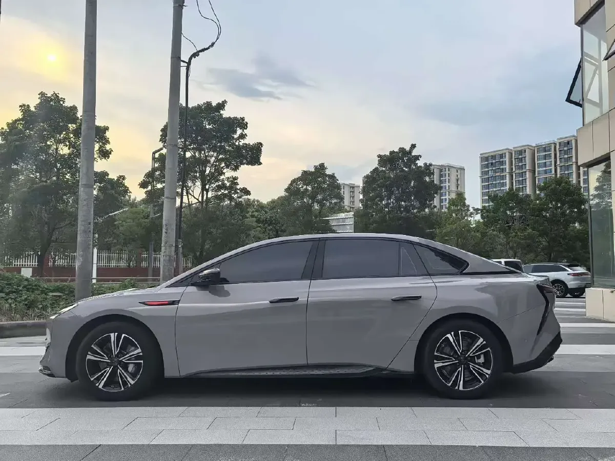 2024 HongQi EH7 BEV 111KWH,autocango,china used car exporter,china ev exporter,chinese used car exporter,chinese used ev exporter