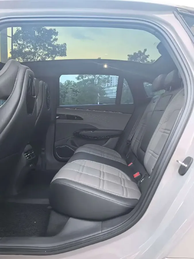 2024 HongQi EH7 BEV 111KWH,autocango,china used car exporter,china ev exporter,chinese used car exporter,chinese used ev exporter