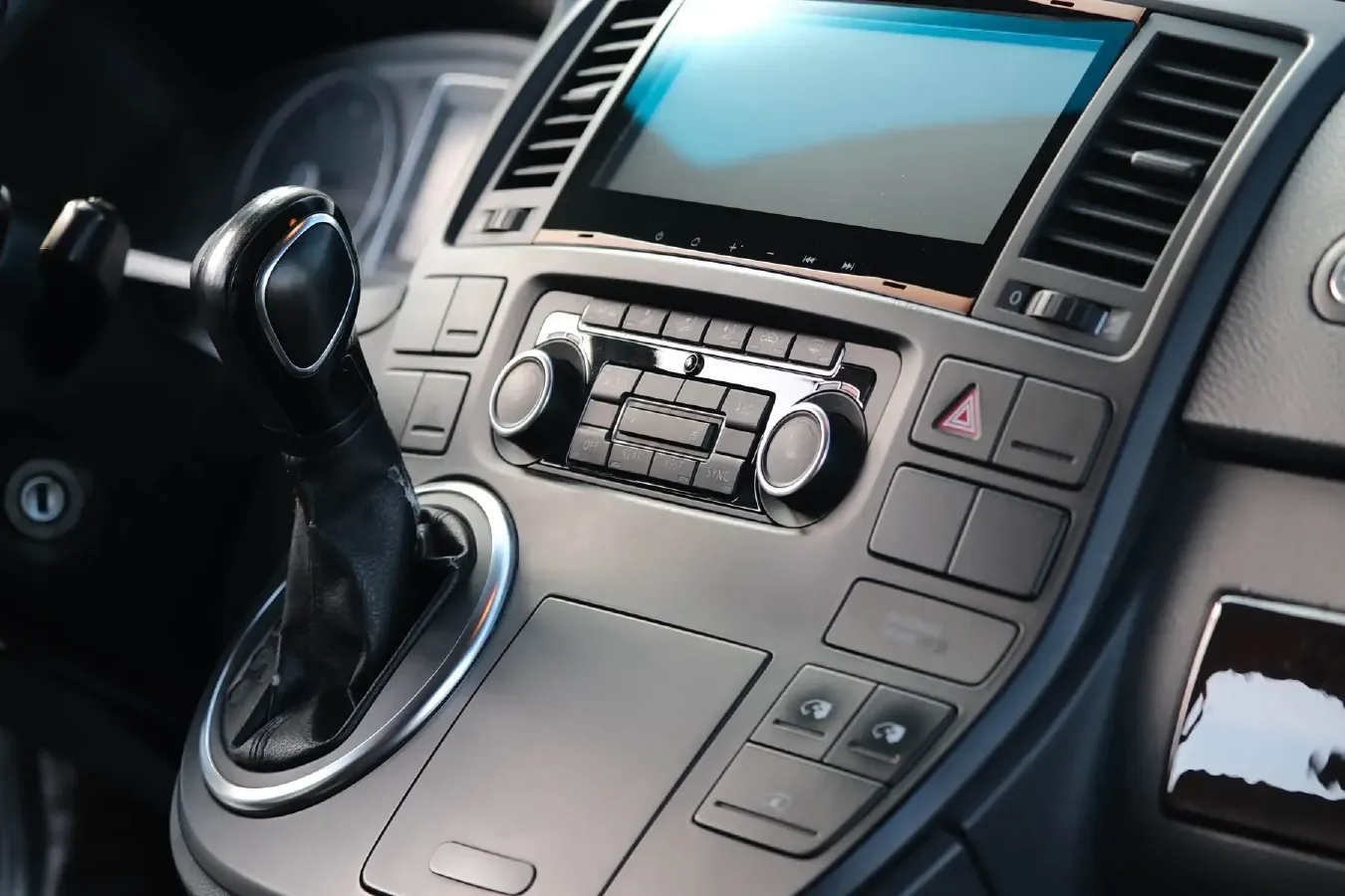 2012 Volkswagen Multivan 2.0T 204HP L4 7DCT,autocango,china used car exporter,china ev exporter,chinese used car exporter,chinese used ev exporter